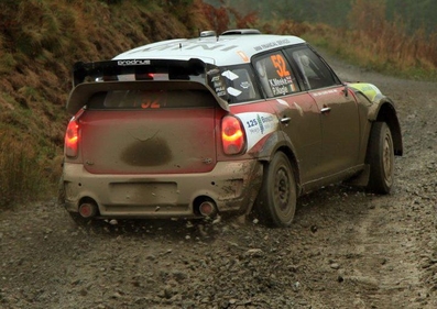Kris Meeke - Nagle Paul
67º Rally de Gales GB 2011. Mini John Cooper Works WRC (2 WRC). Clasificado 4º.

Del 10 al 13 de Noviembre, Llandudno, Cardiff.
Superficie: tierra.

El Rally tenia un total de 1860.80 km de los que 353.53 km divididos en 4 etapas y 23 tramos eran especiales.

Tomaron la salida 74, finalizaron 39.@
Palabras clave: Kris_Meeke;Mini;Cooper;Gran_Bretaña;Gales;2011