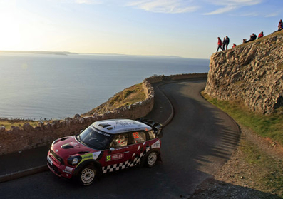 Kris Meeke - Nagle Paul
67º Rally de Gales GB 2011. Mini John Cooper Works WRC (2 WRC). Clasificado 4º.

Del 10 al 13 de Noviembre, Llandudno, Cardiff.
Superficie: tierra.

El Rally tenia un total de 1860.80 km de los que 353.53 km divididos en 4 etapas y 23 tramos eran especiales.

Tomaron la salida 74, finalizaron 39.@
Palabras clave: Kris_Meeke;Mini;Cooper;Gran_Bretaña;Gales;2011