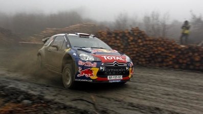 Sébastien Loeb - Daniel Elena
67º Wales Rally GB 2011. Citröen DS3 WRC (BF-137-XC).

En un rasante durante el enlace de uno de los tramos, Sébastien chocó con el coche de unos aficionados teniendo que abandonar (SS19).

Aún así­ al abandonar también Mikko Hirvonen, Seb se proclamó por 8ª vez consecutiva Campeón del Mundo de Rallyes.

Del 10 al 13 de Noviembre, Llandudno, Cardiff.
Superficie: tierra.

El Rally tenia un total de 1860.80 km de los que 353.53 km divididos en 4 etapas y 23 tramos eran especiales.

Tomaron la salida 74 equipos, finalizaron 39.
@
Palabras clave: Sebastien_Loeb;Daniel_Elena;Citroen;DS3;WRC;Gran_Bretaña;Gales;2011