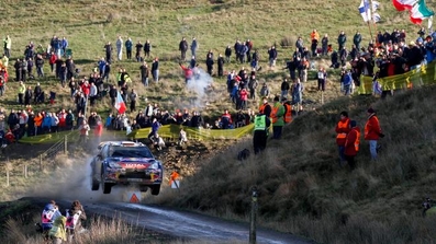 Sébastien Loeb - Daniel Elena
67º Wales Rally GB 2011. Citröen DS3 WRC (BF-137-XC).

En un rasante durante el enlace de uno de los tramos, Sébastien chocó con el coche de unos aficionados teniendo que abandonar (SS19).

Aún así­ al abandonar también Mikko Hirvonen, Seb se proclamó por 8ª vez consecutiva Campeón del Mundo de Rallyes.

Del 10 al 13 de Noviembre, Llandudno, Cardiff.
Superficie: tierra.

El Rally tenia un total de 1860.80 km de los que 353.53 km divididos en 4 etapas y 23 tramos eran especiales.

Tomaron la salida 74 equipos, finalizaron 39.
@
Palabras clave: Sebastien_Loeb;Citroen;DS3;WRC;Gran_Bretaña;Gales;2011;