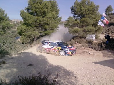 Sébastien Ogier - Julien Ingrassia
47º Rally Catalunya-Costa Daurada 2011. Citröen DS3 WRC. Retirado por motor.
Dà­a 21-10-2011
Tramo: Las Garrigues (SS3 - SS6) de 18,50 Km. Mixto grava-asfalto.
Foto: Km 14,400
Sébastien Ogier, se veà­a obligado a abandonar en el penúltimo tramo (SS17, tramo La Mussara de 20,48 Km) cuando el motor de su Citröen DS3 WRC no daba mà¡s de sà­ en el kilòmetro 7.@@
Palabras clave: Sébastien_Ogier;Julien_Ingrassia;Citroen;DS3;WRC;Catalunya;2011