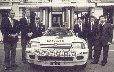PILOTOS Y COPILOTOS EQUIPO PEUGEOT TALBOT SPORT 1985.
Junto al Peugeot 205 T16,los pilotos y sus respectivos copilotos.
 Ari Vatanen - Terry Harryman, Timo Salonen - Seppo Harjanne y Bruno Saby - Jean-Francois Fauchille.
Entre ellos también se encuentra Jean Tod, jefe del Equipo Peugeot Talbot Sport,(primero lado derecho).
Palabras clave: ;Terry_Harryman;Timo_Salonen;Seppo_Harjanne;Jean_Todt;Peugeot;T16;Grupo_B;Personajes;1985
