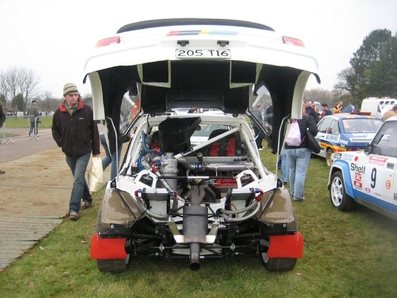 PEUGEOT 205 T16
LEGENDS
Con el "capò" levantado y motor a la vista.

Palabras clave: Peugeot;T16;Grupo_B;Detalles