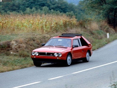 LANCIA DELTA S4 "STRADALE"
Para correr en el Campeonato Mundial de Rallys, era preciso que las marcas fabricaran 200 unidades homologadas de calle. 
Palabras clave: Grupo_B;Lancia;Delta