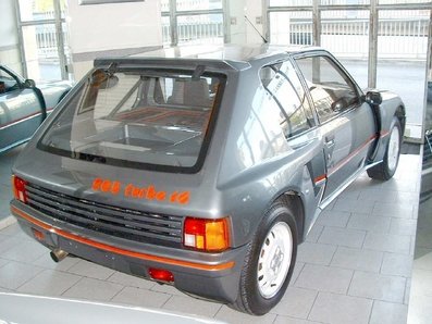 Peugeot 205 T16
1985-1986
Para correr en el Campeonato Mundial de Rallys, era preciso que las marcas fabricaran 200 unidades homologadas de calle.
Palabras clave: Grupo_B;peugeot_t16