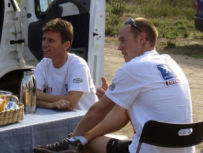 Richard Burns y Gilles Panizzi
Cuando ambos eran pilotos Oficiales del Equipo Marlboro Peugeot Total, pilotando el Peugeot 206WRC (2002).
Palabras clave: Richard_Burns;Gilles_Panizzi;Personajes
