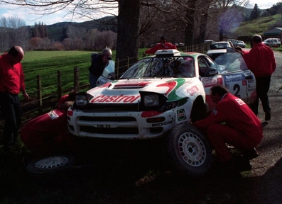Asistencia Equipo Toyota Castrol Team
En el 23º Rally de Nueva Zelanda 1993. Toyota Celica Turbo 4WD (ST185) de Didier Auriol - Bernard Occelli. Clasificado 3º.
Palabras clave: Didier_Auriol;Toyota;Celica;Turbo;Nueva_Zelanda;1993