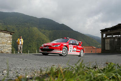 Richard Burns - Robert Reid
45º Rally San Remo 2003. Peugeot 206WRC (2002). Clasificado 7º.
Palabras clave: Richard_Burns;Robert_Reid;Peugeot;WRC;Sanremo;2003