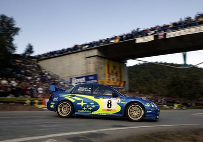 Tommi Mäkinen - Kaj Lindström
39º Rallye Catalunya-Costa Brava 2003. Subaru Impreza WRC. Clasificado 8º.
(Debajo del puente del Eix transversal Girona-Lleida).
Palabras clave: ;Subaru;Impreza;WRC;Catalunya;2003;puente_eje