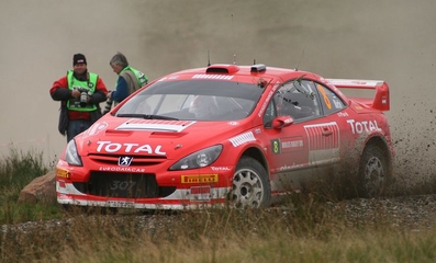 Markko Martin - Michael Park
61º Rally de Gales GB 2005. Peugeot 307WRC Evo2. Retirado por accidente.
En este Rally su copiloto Michael Park (39 años) perdiò la vida, al salirse de la pista y estrellarse violentamente contra un à¡rbol.(En paz descanse).
Palabras clave: Markko_Martin;Peugeot;WRC;Gran_Bretaña;2005
