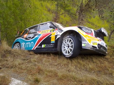 Armindo Araújo - Miguel Ramalho
47º Rally Catalunya-Costa Daurada 2011. Mini John Cooper Works. Retirado por accidente, salida de pista en SS13.
Foto: intentando sacar el Mini para continuar con la prueba, sin éxito.
Palabras clave: ;Miguel_Ramalho;Mini;Cooper;Catalunya;2011;crash