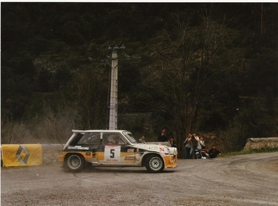 Carlos Sainz Cenamor - Antonio Boto
7º Rally Garrigues 1986 (Francia). Retirado por caja de cambios.
Los pilotos podà­an sumar puntos en las pruebas internacionales de mà¡s alto coeficiente aunque se disputasen en el extranjero.
SUBCAMPEà“N de España de Pilotos de Rallyes (Renault 5 Maxi Turbo Gr.B.).Piloto Oficial de Renault España.
Palabras clave: ;Grupo_B;Renault;Maxi_turbo;Turbo;Garrigues;Francia;1986