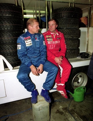 Juha Kankkunen y Tommi Mäkinen
Palabras clave: ;Personajes