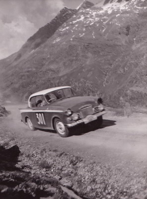 Mary Handley-Page - Lola Grounds
19º Critérium International de la Montagne - Coupe des Alpes 1958. Austin Healey Sprite (VRW 471). Clasificado 16º.

Del 7 al 12 de Julio, Marseille-Brescia-Les Gets-Marseille.
Superficie: asfalto - tierra.

Tomaton la salida 55 equipos, finalizaron 25.@
Palabras clave: Austin;Alpes;1958