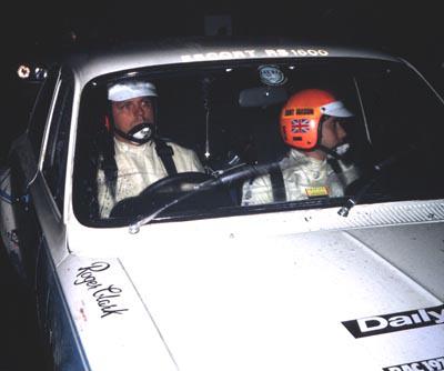 Roger Albert Clark - Tony Mason
21º Daily Mirror RAC Rally 1972. Ford Escort RS 1600 MKI (LVX 942J). Clasificado 1º.

Del 2 al 5 de Diciembre, York.
Superficie: tierra.

El Rally constaba de 440.24 km divididos en 3 etapas y 72 tramos cronometrados (2 de ellos fueron cancelados SS13 Unipart E y SS26 Unipart O).

Tomaron la salida 192 equipos, finalizaron 80.@
Palabras clave: ;Tony_Mason;Ford;Escort;MKI;Gran_Bretaña;1972;Personajes;RAC_Rally;Daily_Mirror