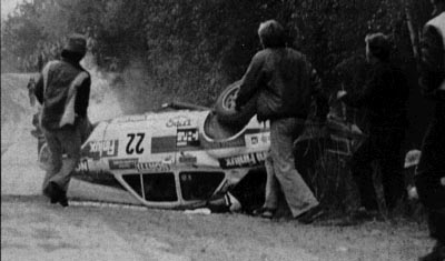 Juhani Kynsilehto - Martin Holmes 
25º Jyväskylän Suurajot - Rally of the 1000 Lakes 1975. Ford Escort MKI 1600 (OOO 98M). Abandonó por accidente en SS22 Paakkunala de 4.80 km.

Del 29 al 31 de Agosto, Jyväskylä, Finlandia.
Superficie: tierra.

El Rally tenia un total de 1332.00 km de los que 287.50 km divididos en 42 tramos eran especiales.

Tomaron la salida 98 equipos, finalizaron 60.

Foto 3 de 5
@
Palabras clave: Finlandia;Ford;Escort;MKI;1975;crash
