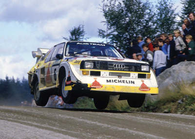 Hannu Mikkola - Arne Hertz
35º 1000 Lakes Rally 1985. Audi Sport Quattro S1 E2 (IN-NL 16). Abandonó por fuga de aceite en SS31 Kostila de 6.29 km.

Del 23 al 25 de Agosto, Jyväskylä, Finlandia.
Superficie: tierra.

El Rally tenía un total de 1418.00 km de los que 479.00 km divididos en 50 tramos eran especiales (1 de ellos fue cancelado SS10 Vaheri).

Se inscribieron 188 equipos, tomaron la salida 175, finalizaron 83.@
Palabras clave: ;Audi;Grupo_B;Finlandia;1985;Sport;Quattro;S1;E2