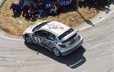 François Delecour - Daniel Grataloup
36º Rallye Catalunya - Costa Brava - Rallye de España 2000. Peugeot 206 WRC (206 MWL 75). Clasificado 7º.

Del 30 de Marzo al 2 de Abril, Lloret de Mar, Girona, Catalunya, España.
Superficie: asfalto.

El Rally tenia un total de 1874.7 km de los que 383.09 km divididos en 15 tramos eran especiales.

Se inscribieron 95 equipos, tomaron la salida 91, finalizaron 55.

© Petr Fitz
@@
Palabras clave: Peugeot;WRC;Catalunya;Costa_Brava;España;Spain;2000