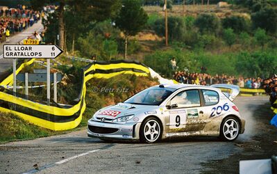 François Delecour - Daniel Grataloup
36º Rallye Catalunya - Costa Brava - Rallye de España 2000. Peugeot 206 WRC (206 MWL 75). Clasificado 7º.

Del 30 de Marzo al 2 de Abril, Lloret de Mar, Girona, Catalunya, España.
Superficie: asfalto.

El Rally tenia un total de 1874.7 km de los que 383.09 km divididos en 15 tramos eran especiales.

Se inscribieron 95 equipos, tomaron la salida 91, finalizaron 55.

© Petr Fitz
@@
Palabras clave: Peugeot;WRC;Catalunya;Costa_Brava;España;Spain;2000