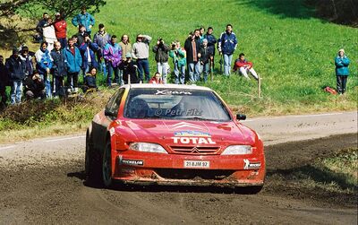 Jesus "Chus" Puras - Marc Martí
36º Rallye Catalunya - Costa Brava - Rallye de España 2000. Citroën Xsara Kit Car (21 BJM 92). Abandonó por avería mecánica en SS8 La Riba 1 de 36.16 km .

Del 30 de Marzo al 2 de Abril, Lloret de Mar, Girona, Catalunya, España.
Superficie: asfalto.

El Rally tenia un total de 1874.7 km de los que 383.09 km divididos en 15 tramos eran especiales.

Se inscribieron 95 equipos, tomaron la salida 91, finalizaron 55.

© Petr Fitz
@@
Palabras clave: Citroen;Xsara;Kit_Car;Catalunya;España;Spain;2000