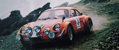 Estanislao Reverter - Antonio Vázquez (Vazquito)
3º Rallye Internacional del Sherry 1971.  Alpine-Porsche (Alpinche).

Cuarta carrera del año del Alpinche (entonces denominado Realpor).

Una prueba de 1800 kilómetros, 42 horas seguidas con sólo 5 horas de descanso en dos neutralizaciones.

Después de 26 horas ininterrumpidas al Alpinche se le rompe la cadena de distribución.

Foto en la zona del Pico Veleta, Sierra Nevada.

21-23 Setiembre. Coef.3

El Rally tenia un total de 1800 Km de los que 192,1 divididos en 17 tramos eran especiales.

Se inscribieron 58 equipos, tomaron la salida 44, finalizaron 13.
@
Palabras clave: Alpinche;Estanislao_Reverter;1971;Sherry