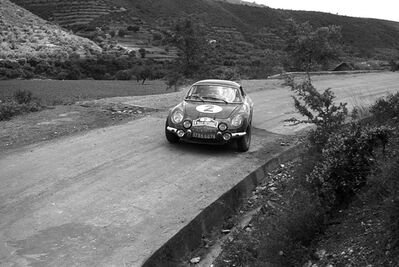 Jean-Luc Thérier - Marcel Callewaert
18º Acrópolis Rally 1970. Renault-Alpine A110 1600, Clasificado 1º.

Del 27 de Mayo al 2 de Junio, Atenas.
Superficie: tierra.

El Rally constaba de 270.00 km cronometrados.
Desconocemos en cuantos tramos especiales se dividían.

Tomaron la salida 80 equipos, finalizaron 13.@
Palabras clave: Jean-Luc_Therier;Marcel_Callewaert;Grecia;Renault;Alpine;A110;1970;Acropolis