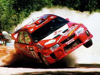 Richard Burns - Robert Reid
11º API Rally Australia 1998. Mitsubishi Lancer Evo V (R33 MRE). Abandonó por daños de accidente en SS24 API TV Stage de 2.73 km.

Del 5 al 8 de Noviembre, Perth, Bunning.
Superficie: tierra.

El Rally tenia un total de 1408.1 km de los que 404.69 km divididos en 24 tramos eran especiales.

Tomaron la salida 94 equipos, finalizaron 58.@
Palabras clave: Richard_Burns;Mitsubishi;Lancer;Australia;1998