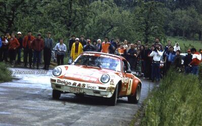 Robert Droogmans - Ronny Joosten
13º Lotto Haspengouwrally 1984. Porsche 911 SC RS (CCD 621). Clasificado 1º.

Del 1 al 3 de Junio, Landen, Belgica.
Superficie: asfalto - tierra.

La prueba constaba de 394.49 km divididos en 3 etapas y 34 tramos especiales.

Tomaron la salida 90 eqquipos, finalizaron 41.

© Herman Sels
@
Palabras clave: Haspengouwrally;Porsche;Grupo_B;1984