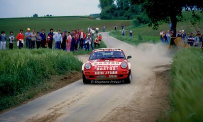 Patrick Snijers - Dany Colebunders
13º Lotto Haspengouwrally 1984. Porsche 911 SC RS (UL 212). Abandonó por motor y posterior incendio del mismo en SS21 Gingelom de 11.69 km.

Del 1 al 3 de Junio, Landen, Belgica.
Superficie: asfalto - tierra.

La prueba constaba de 394.49 km divididos en 3 etapas y 34 tramos especiales.

Tomaron la salida 90 eqquipos, finalizaron 41.

© Stephane Prévot
@
Palabras clave: Haspengouwrally;Porsche;Grupo_B;1984