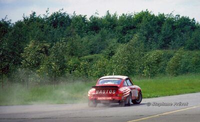 Patrick Snijers - Dany Colebunders
13º Lotto Haspengouwrally 1984. Porsche 911 SC RS (UL 212). Abandonó por motor y posterior incendio del mismo en SS21 Gingelom de 11.69 km.

Del 1 al 3 de Junio, Landen, Belgica.
Superficie: asfalto - tierra.

La prueba constaba de 394.49 km divididos en 3 etapas y 34 tramos especiales.

Tomaron la salida 90 eqquipos, finalizaron 41.

© Stephane Prévot
@
Palabras clave: Haspengouwrally;Porsche;Grupo_B;1984