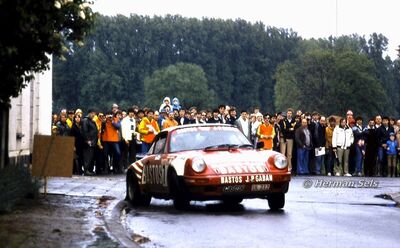 Patrick Snijers - Dany Colebunders
13º Lotto Haspengouwrally 1984. Porsche 911 SC RS (UL 212). Abandonó por motor y posterior incendio del mismo en SS21 Gingelom de 11.69 km.

Del 1 al 3 de Junio, Landen, Belgica.
Superficie: asfalto - tierra.

La prueba constaba de 394.49 km divididos en 3 etapas y 34 tramos especiales.

Tomaron la salida 90 eqquipos, finalizaron 41.

© Herman Sels
@
Palabras clave: Haspengouwrally;Porsche;Grupo_B;1984