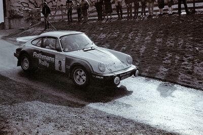 William (Billy) Coleman - Ronan Morgan
46º Rothmans Circuit of Ireland 1985. Porsche 911 SC RS (A451 BJB). Clasificado 5º.

Del 5 al 9 de Abril, Belfast, (Ulster Automobile Club).
Superficie: asfalto.

La prueba constaba de 3 etapas y 892.07 km cronometrados divididos en 52 tramos especiales (dos de ellos fueron cancelados SS9 de 21,77 km y SS27 Comeragh 2 de 27.76 km).

Tomaron la salida 89 equipos, finalizaron 49.@
Palabras clave: ;Porsche;Grupo_B;Ireland;Irlanda;1985