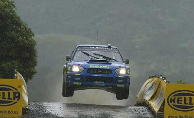 Petter Solberg- Phil Mills
33º Propecia Rally New Zealand 2003. Subaru Impreza S9 WRC 03 (S50 WRT). Clasificado 3º.

Del 10 al 13 de Abril, Auckland, Nueva Zelanda.
Superficie: tierra.

El Rally tenia un total de 1297.81 Km de los que 403.52 Km divididos en 22 tramos eran especiales.

Se inscribieron 86 equipos, tomaron la salida 80, finalizaron 46.@
Palabras clave: Petter_Solberg;Nueva_Zelanda;2003;