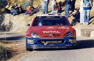 Sébastien Loeb - Daniel Elena
45º Rallye Sanremo - Rallye d'Italia 2003. Citroën Xsara WRC (32 CSP 92). Clasificado 1º.

Del 3 al 5 de Octubre, Sanremo.
Superficie: asfalto.

El Rally tenia un total de 1375.86 km de los que 387.36 km divididos en 3 etapas y 14 tramos eran especiales.

Tomaron la salida 54 equipos, finalizaron 36.

© Piotr Malczewski
@
Palabras clave: Sebastien_Loeb;Citroen;Xsara;WRC;Sanremo;2003