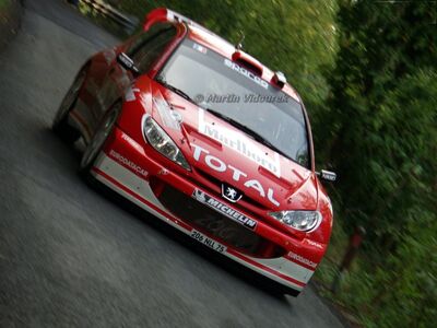 Gilles Panizzi - Hervé Panizzi
45º Rallye Sanremo - Rallye d'Italia 2003. Peugeot 206 WRC (206 NLL 75). Clasificado 2º.

Del 3 al 5 de Octubre, Sanremo.
Superficie: asfalto.

El Rally tenia un total de 1375.86 km de los que 387.36 km divididos en 3 etapas y 14 tramos eran especiales.

Tomaron la salida 54 equipos, finalizaron 36.

© Martin Vidourek
@
Palabras clave: Gilles_Panizzi;Peugeot;WRC;Sanremo;2003