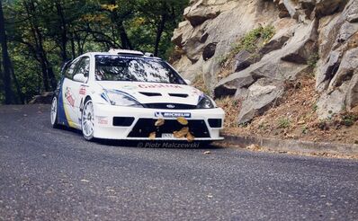 Markko Märtin - Michael Park
45º Rallye Sanremo - Rallye d'Italia 2003. Ford Focus RS WRC 03 (EK 52 LNP). Clasificado 3º.

Del 3 al 5 de Octubre, Sanremo.
Superficie: asfalto.

El Rally tenia un total de 1375.86 km de los que 387.36 km divididos en 3 etapas y 14 tramos eran especiales.

Tomaron la salida 54 equipos, finalizaron 36.

© Piotr Malczewski@
Palabras clave: Markko_Martin;Ford;Focus;RS;WRC;Sanremo;2003