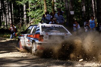 Massimo "Miki" Biasion - Tiziano Siviero
23º Olympus Rally 1988. Lancia Delta Integrale. Clasificado 1º.

Del 23 al 26 de Junio, Tacoma, Washington, Estados Unidos.
Superficie: tierra.

El Rally constaba de 3 etapas y 549.91 km cronometrados divididos en 38 tramos especiale (2 de ellos fueron cancelados, SS21 California Road de 22.01 km y SS28 California Road de 22.01 km).

Se inscribieron 29 equipos, tomaron la salida 29, finalizaron 21.@
Palabras clave: Miki_Biasion;Lancia;Delta;Integrale;Olympus;1988