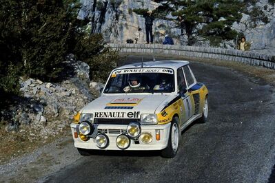 Jean Ragnotti - Jean-Marc Andrié
51º Rallye Automobile de Monte-Carlo 1983. Renault 5 Turbo "Tour de Corse" (6005 XA 91). Clasificado 7º.

Del 22 al 28 de Enero, Monte-Carlo.
Superficie: asfalto - nieve.

RMC clasificó a todos los equipos que terminaron el "Parcours Commun" (después de SS21).
De los 150 equipos, solo los 100 mejores pudieron competir en el último tramo "Parcours Final".
Los equipos que no completaron todas las etapas recibieron tiempos de penalización, incluso para aquellos que no terminaron el último tramo.
86 equipos completaron todo el rally, dos fueron descalificados.

El Rally tenia un total de 4197 km de los que 709 km divididos en 31 tramos eran especiales, (2 de ellas fue canceladas SS6 Pont des Miolans de 22 Km y SS15 St Jeans en Royans de 38 Km).

Se inscribieron 263 equipos, tomaron la salida 250, finalizaron 149.@
Palabras clave: ;Renault;Turbo;Grupo_B;Montecarlo;1983