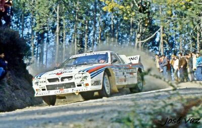 Attilio Bettega - Maurizio Perissinot
18º Rallye de Portugal - Vinho do Porto 1984. Lancia Rally 037 (TO W67775). Clasificado 3º.

Del 6 al 10 de Marzo, Estoril, Portugal.
Superficie: asfalto - tierra.

El Rally tenia un total de 2400.00 km de los que 685.00 km divididos en 45 tramos eran especiales.

Tomaron la salida 70 equipos, finalizaron 20.

© José Vaz
@
Palabras clave: ;Lancia;Rally;Portugal;Grupo_B;1984