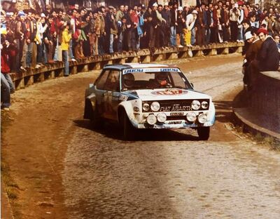 Markku Alén - Ilkka Kivimaki
14º Vinho do Porto Rallye de Portugal 1980. Fiat 131 Abarth (TO-R92452). Clasificado 2º.

Del 4 al 9 de Marzo, Estoril, Portugal.
Superficie: asfalto - tierra.

El Rally tenia un total de 2641.4 km de los que 673.50 km divididos en 47 tramos eran especiales.

Tomaron la salida 101 equipos, finalizaron 16.@
Palabras clave: Markku_Alen;Fiat;Abarth;Portugal;1980