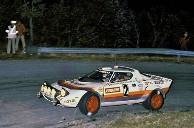 Bernard Darniche - Alain Mahé
40º Tour France Automobile 1981. Lancia Stratos HF. Clasificado 2º.

Del 13 al 19 de Septiembre, Paris-Biarritz, Francia.
Superficie: asfalto.

La prueba tenía un total de 950.70 km cronometrados divididos en 3 etapas y 42 tramos especiales.

Tomaron la salida 80 equipos, finalizaron 33.@
Palabras clave: ;Lancia;Stratos;Tour_France_Automobile;Francia;1981