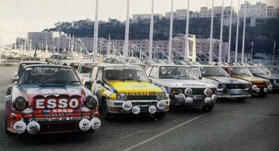 Parque Cerrado del 49º Rallye Automobile de Monte-Carlo 1981
De izquierda a derecha de la imagen: 

10# Porsche 911 SC (4769 RP 34) de Jean-Luc Thérier - Michel Vial.
Jean-Luc Thérier y Jean Ragnotti lucharon durante toda la prueba para mantenerse en la primera posición, hasta que en el primer tramo de la última etapa, SS25 Moulinet - La Bollène 2 (Turini) de 22.00 km, y durante su descenso, unos energúmenos tiraron nieve en una de las curvas justo antes del paso de Jean-Luc Thérier, saliéndose éste de pista y perdiendo mucho tiempo para volver a ella, quedando al final de la prueba en 95º lugar.

9# Renault 5 Turbo (440 VB 91) de Jean Ragnotti - Jean-Marc Andrié, clasificado 1º.

16# Talbot Sunbeam Lotus (PVC 999W) de Guy Fréquelin - Jean Todt, clasificado 2º.

6# Opel Ascona 400 (GG-CJ 690) de Klaus-Joachim (Jochi) Kleint - Gunther Wanger, clasificado 3º.

20# Renault 5 Turbo (127 TZ 91) de Bruno Saby - Daniel Le Saux, abandonó por accidente en SS28 Annot - Pont de Villardon de 25.00 Km.

11# Opel Ascona 400 (GG-CJ 649) de Anders Kullang - Bruno Berglund, clasificado 4º.

Del 24 al 30 de Enero, Monte-Carlo.
Superficie: asfalto / nieve.

El Rally tenia un total de 3930 km de los que 757 km divididos en 32 tramos, eran especiales.

Se inscribieron 274, tomaron la salida 263, finalizaron 133.

@
Palabras clave: Montecarlo;Parque_Cerrado;1981