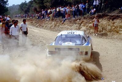 Ingvar Carlsson - Benny Melander
31º Rothmans Acropolis Rally 1984. Mazda RX-7. Abandonó por el diferencial en SS16 Klissoura de 10,72 Km.

Del 26 al 31 de Mayo, Atenas, Grecia.
Superficie: tierra.

El Rally tení­a un total de 2265 km, de los que 796.62 km divididos en 47 tramos eran especiales.

Tomaron la salida 104 equipos, finalizaron 32.@
Palabras clave: Mazda;Grecia;Acropolis;1984;grupo_B