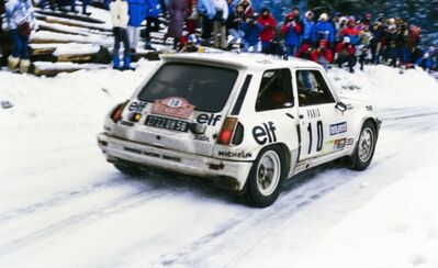 Dany Snobeck - Jean-Pierre Béchu
53º Rallye Automobile de Monte-Carlo 1985. Renault 5 Turbo Tour de Corse (2722 QH 58). Clasificado 7º.

Del 26 de Enero al 1 de Febrero, Monte-Carlo.
Superficie: asfalto -nieve.

El Rally tenía un total de 3999.00 km de los que 851.10 km divididos en 34 tramos eran especiales (1 de ellos fue cancelado SS17).

Tomaron la salida 117 equipos, finalizaron 68.@
Palabras clave: Renault;Turbo;Grupo_B;Montecarlo;1985;Nieve