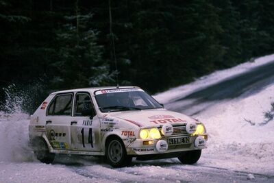 Philippe Wambergue - Bernard Martin-Dondoz
53º Rallye Automobile de Monte-Carlo 1985. Citröen Visa 1000 Pistes (8419 ME 92) Abandonó por accidente en SS23 St Auban de 30.50 Km.
Citroën Compétitions

Del 26 de Enero al 1 de Febrero, Monte-Carlo.
Superficie: asfalto -nieve.

El Rally tenía un total de 3999.00 km de los que 851.10 km divididos en 34 tramos eran especiales (1 de ellos fue cancelado SS17).

Tomaron la salida 117 equipos, finalizaron 68.@
Palabras clave: Philippe_Wambergue;Citroen;Visa;Grupo_B;Montecarlo;1985