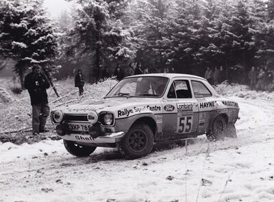 John Taylor - Julian Chitty
23º Lombard RAC Rally 1974. Ford Escort RS 1600 MKI (XKP 785). Clasificado 1º.

Del 16 al 20 de Noviembre, York, Yorkshire, Inglaterra.
Superficie: tierra.

El Rally tenia un total de 2218 km con 84 tramos (6 de ellos fueron cancelados SS4 Heaton Park, SS17 Pantperthog, SS31 Dodington, SS44, SS47 Kielder 3 y SS58 Buchanan).

Se inscribieron 197 equipos, tomaron la salida 190, finalizaron 83.@
Palabras clave: Gran_Bretaña;Ford;Escort;MKI;1974;RAC_Rally;Inglaterra