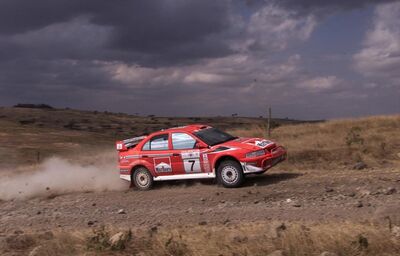 Tommi Mäkinen - Risto Mannisenmäki
49º Safari Rally Kenya 2001. Mitsubishi Lancer Evo 6.5. Clasificado 1º.

Del 19 al 22 de Julio.
Superficie: tierra.

El Rally se dividia en 3 etapas y un total de 2908.51 km de los que 1129.76 km divididos en 13 tramos eran especiales (uno de ellos fue cancelado TC11 Kajiado 2
de 49.95 km).

Se inscribieron 43 equipos, tomaron la salida 41, finalizaron 15.@
Palabras clave: ;Mitsubishi;Lancer;Safari;Kenya;2001