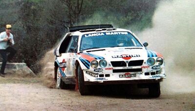 Jorge Recalde - Jorge del Buono
6º Marlboro Rally Argentina 1986. Lancia Delta S4 (TO 77890E). Clasificado 4º.

Del 6 al 9 de Agosto, Buenos Aires - Cordoba, Argentina.
Superficie: tierra.

El Rally tenia un total de 2072.00 km de los que 624.35 km divididos en 27 tramos eran especiales, (una de ellas fue cancelada SS19 Tanti - Cuchilla Nevada de 30.59 km).

Tomaron la salida 150 equipos, finalizaron 50.@
Palabras clave: Jorge_Recalde;Lancia;Delta;Argentina;Grupo_B;1986