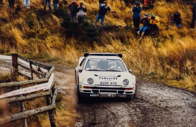 Stig Blomqvist - Bruno Berglund
35º Lombard RAC Rally 1986. Ford RS200 (B200 AYD). Abandonó por el turbo en SS26 Kershope de 16.46 Km.

Del 16 al 19 de Noviembre, Bath, Inglaterra.
Superficie: Tierra.

El Rally un total de 2537.93 km de los que 515.04 km divididos en 45 tramos eran especiales.

Tomaron la salida 149 equipos, finalizaron 83.@
Palabras clave: Stig_Blomqvist;Ford;RS200;Gran_Bretaña;1986;grupo_B;Lombard_RAC_Rally