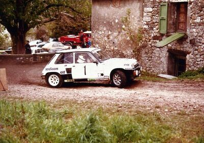 Jean Ragnotti - Pierre Thimonier
5º Rallye Terre de Provence 1984. Renault 5 Turbo "Tour de Corse" (21 QV 28). Clasificado 2º.

Del 18 al 19 de Mayo, Digne, Francia.
Superficie: tierra.

Desconocemos de cuantos kilómetros tanto totales como especiales tenia la prueba.

Tomaron la salida 102 equipos, finalizaron 62.@
Palabras clave: ;Renault;Grupo_B;Provence;Francia;1984